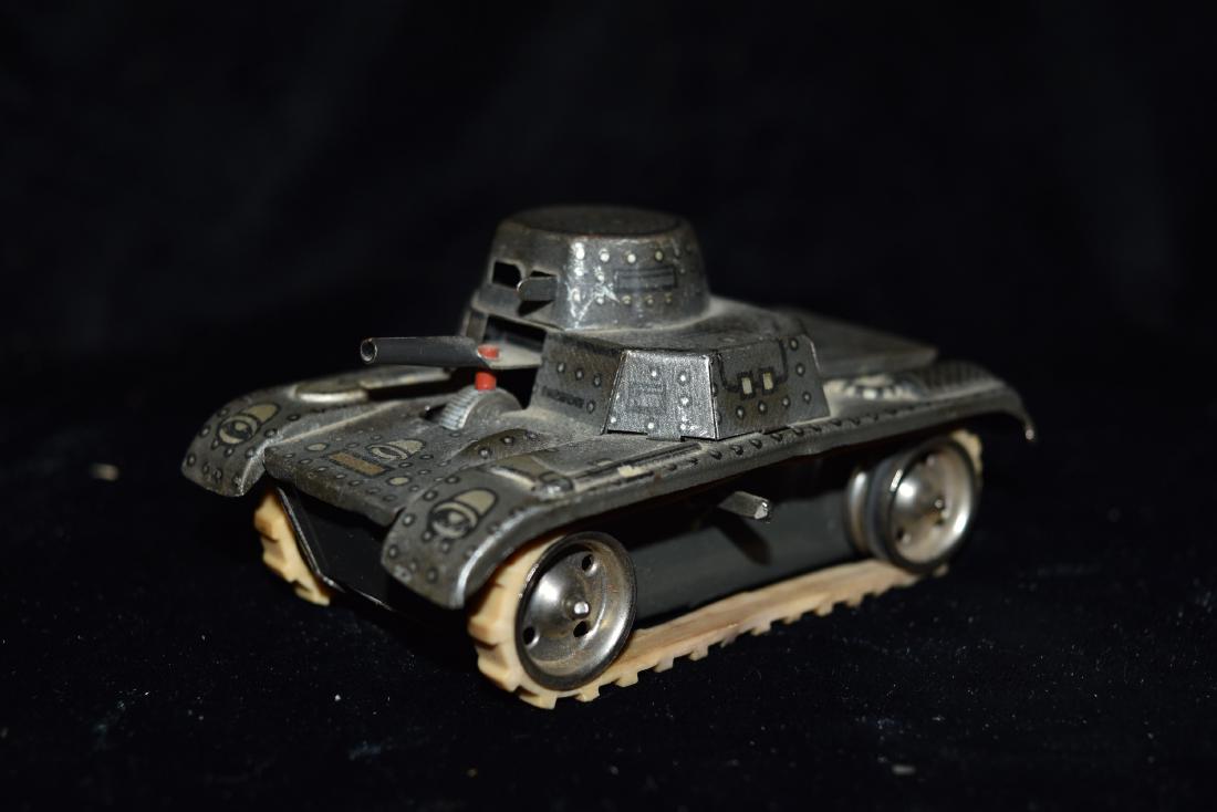 Metal WWII German Wind Up Tank Rubber Tracks Toy "GAMA (1 of 9)