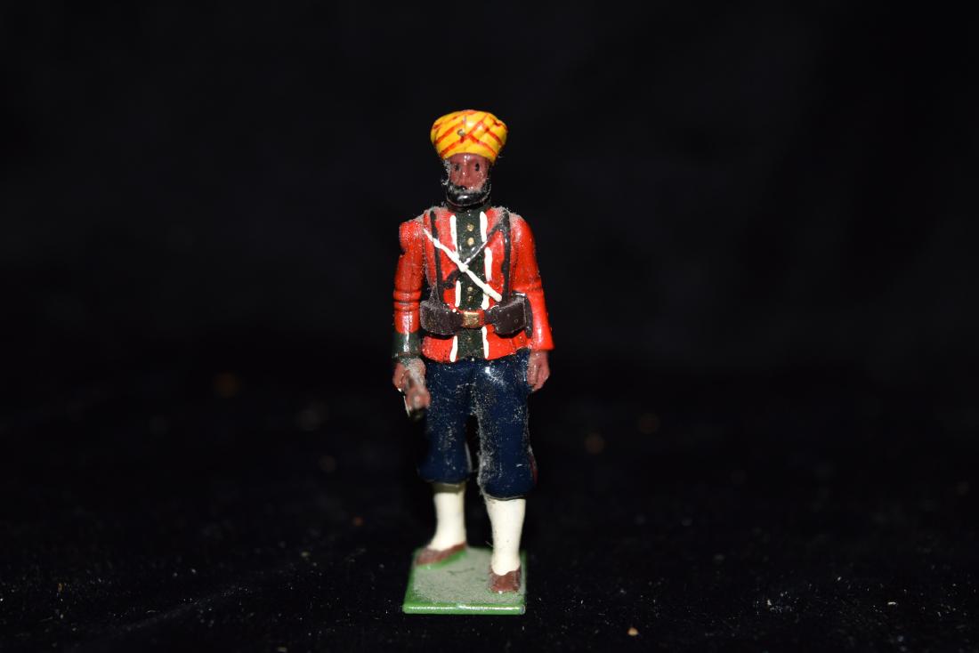 Lead/Tin British Indian Soldier with Moveable Arm: Lead/Tin British Indian Soldier with Moveable Arm Holding Rifle Toy England Mid/Late 20th Century