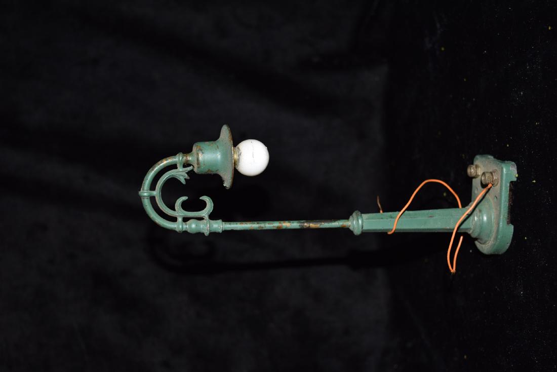 Lionel Trains Metal Electric Light Tower No. 58 for (1 of 5)