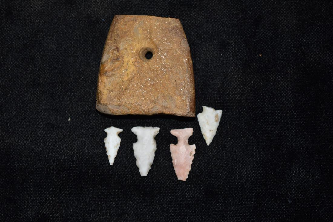 Group of four bird points under 1" Piece QUARTZITE (1 of 3)