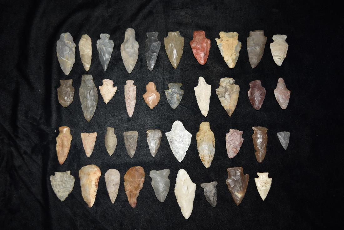 Lot of 40 Arrowheads (1 of 6)