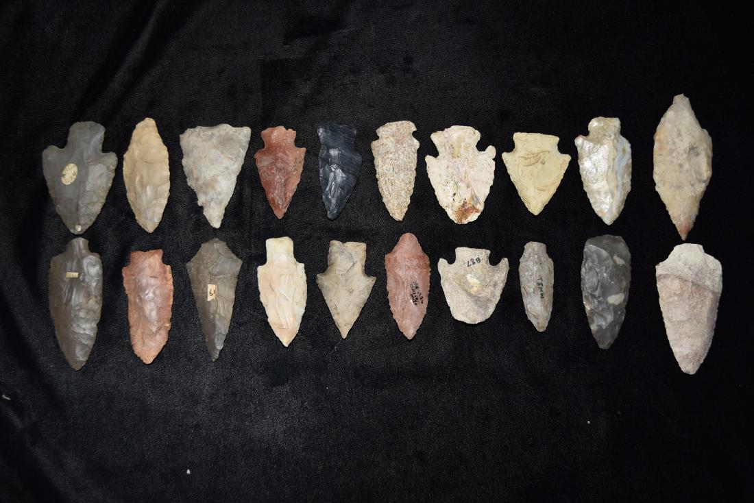 Lot of 20 Arrowheads (1 of 4)