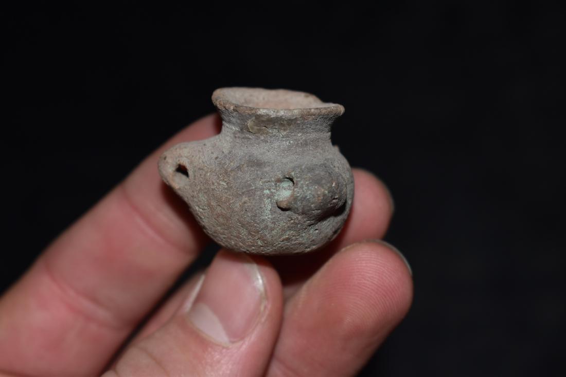 Miniature Pre Columbian Effigy Pot 1 3/8" Wide, 1" Tall (1 of 6)