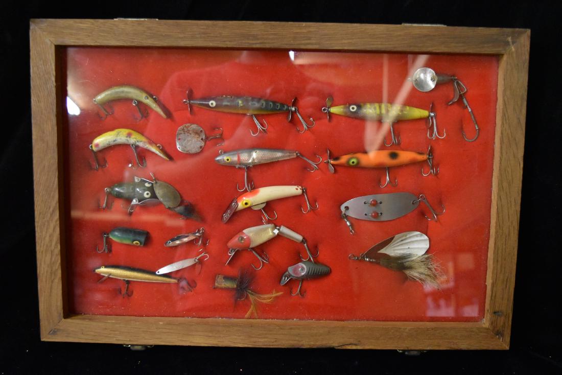20 Antique old fishing lures: 20 Antique old fishing lures