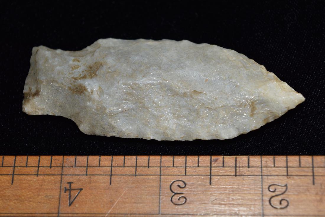 3" Quartzite Kramer point: 3" Quartzite Kramer point