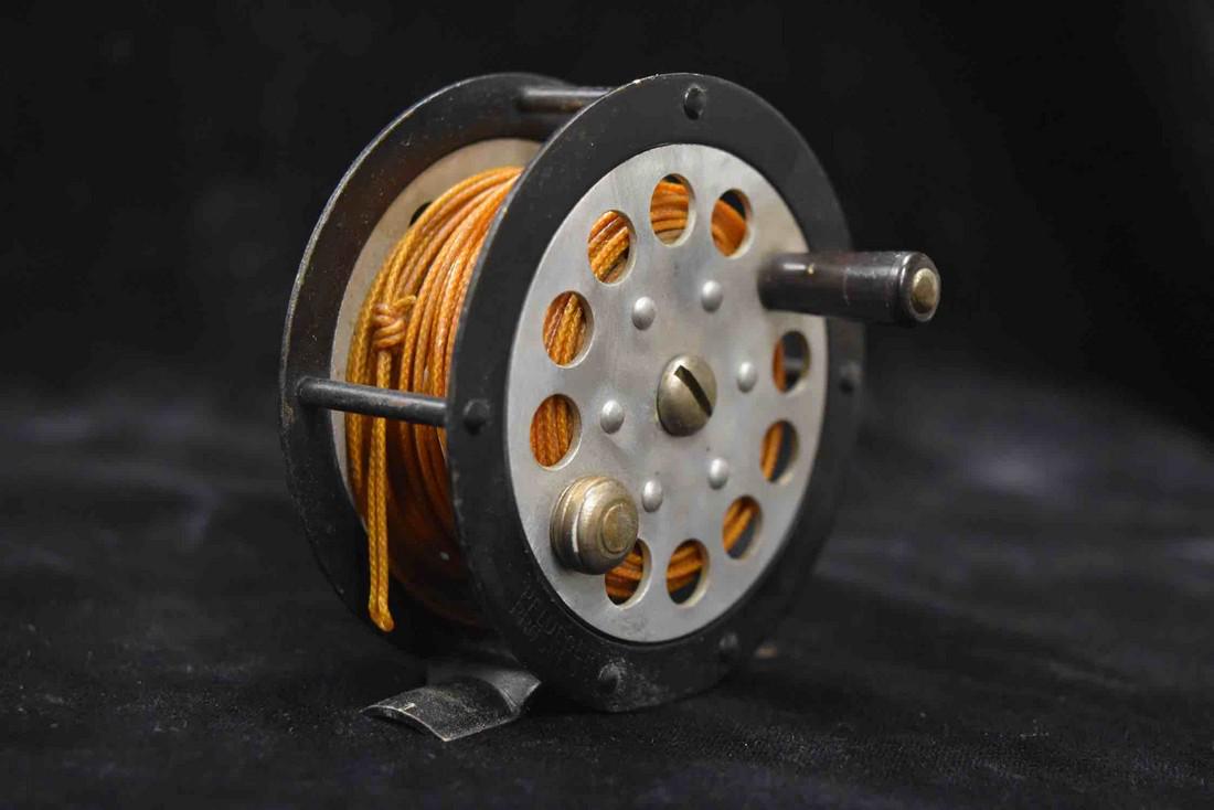 Antique Pflueger Progress Fishing Reel (1 of 5)