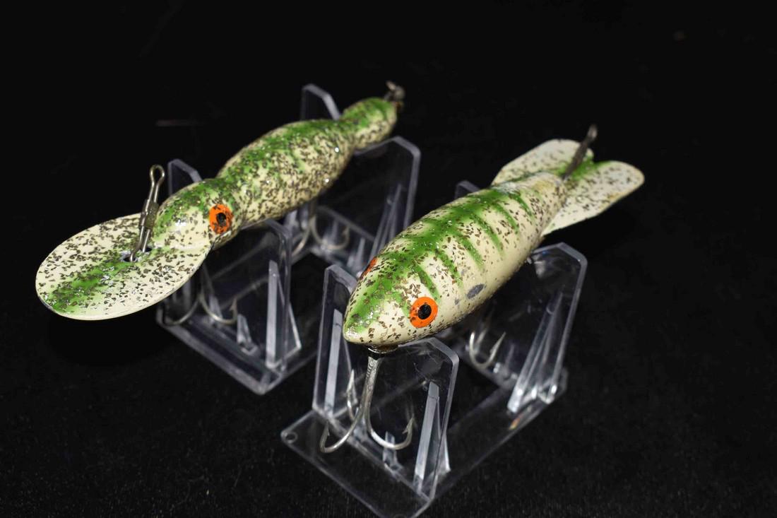 Lot of 2 Fishing Lures (1 of 6)