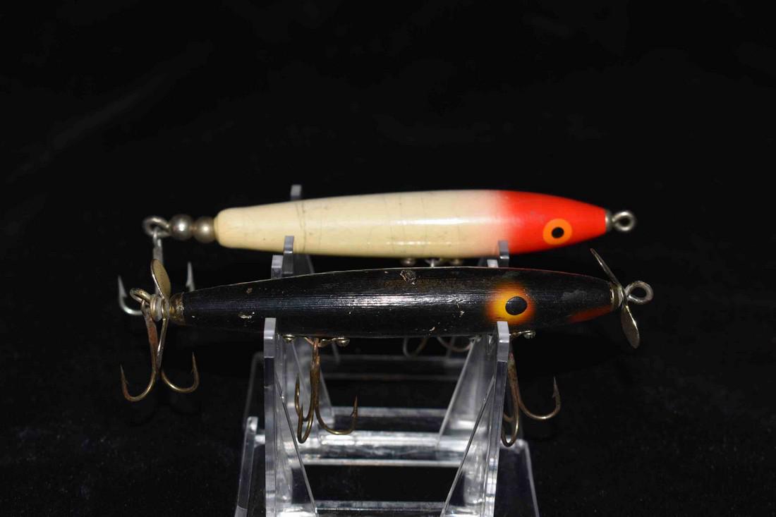 Lot of 2 Antique Wooden Fishing Lures: Lot of 2 Antique Wooden Fishing Lures