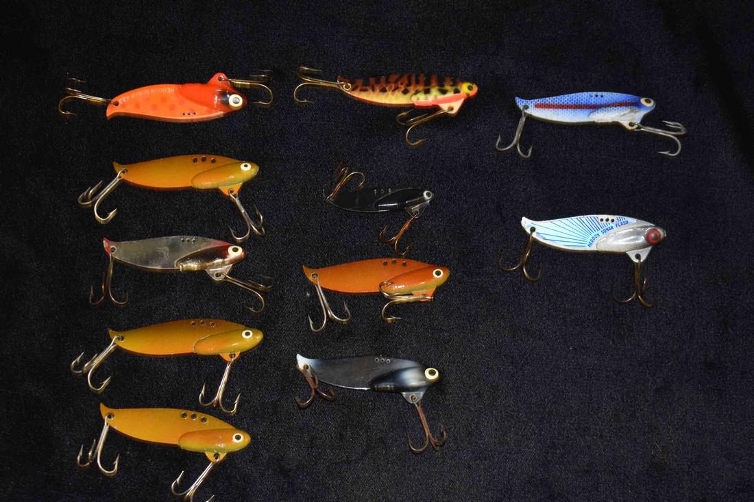 Lot of 11 Heddon Sonar Fishing Lures with Various: Lot of 11 Heddon Sonar Fishing Lures with Various Colors