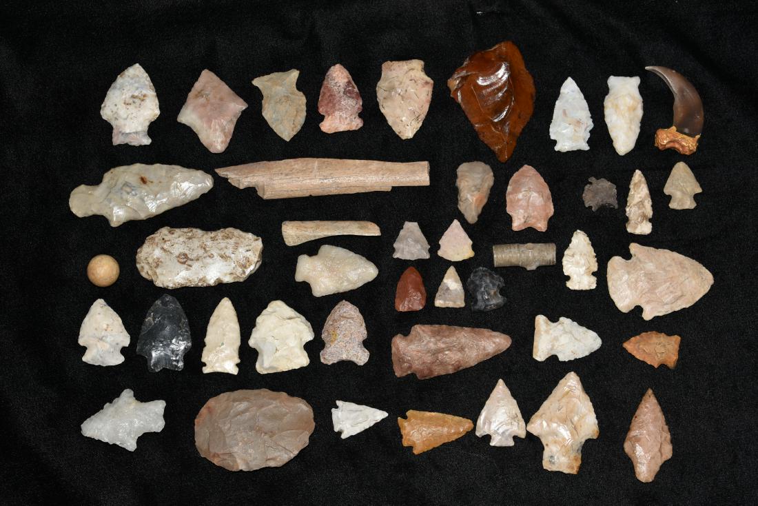 Grouping of Arrowheads, Kansas City, MO, the claw is (1 of 2)