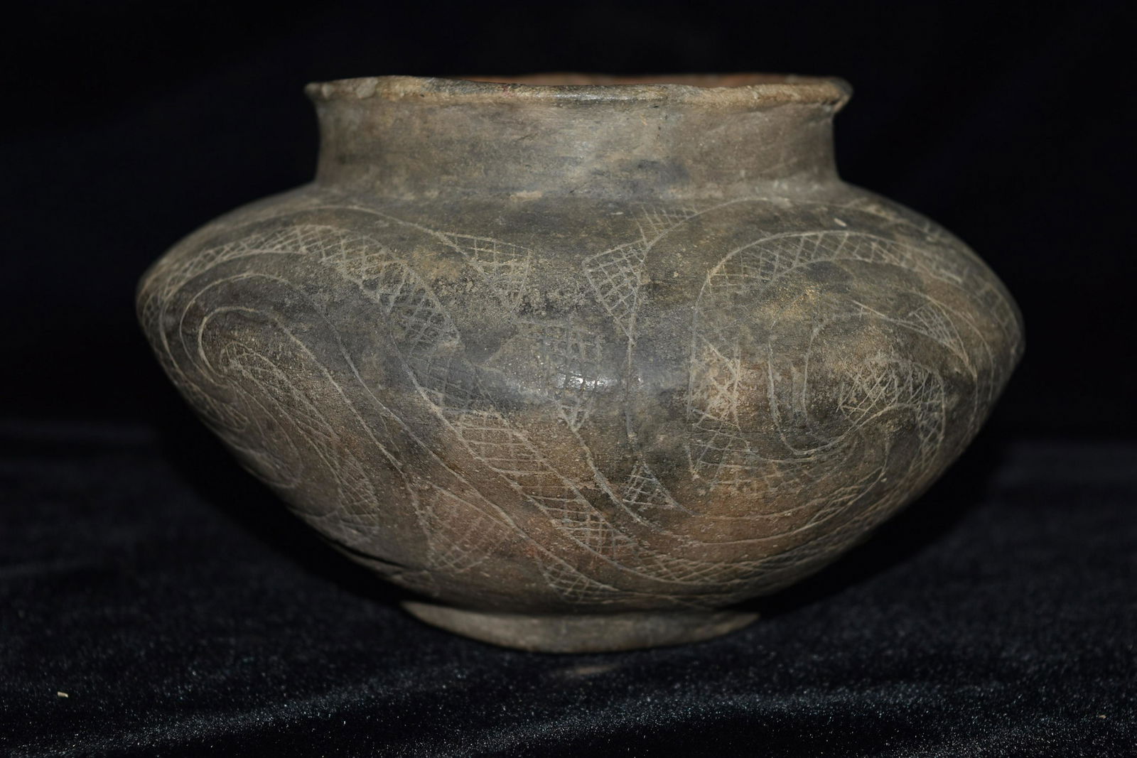 6 3/4" Walls Engraved Caddo Jar, Great Design Pemiscott (1 of 6)