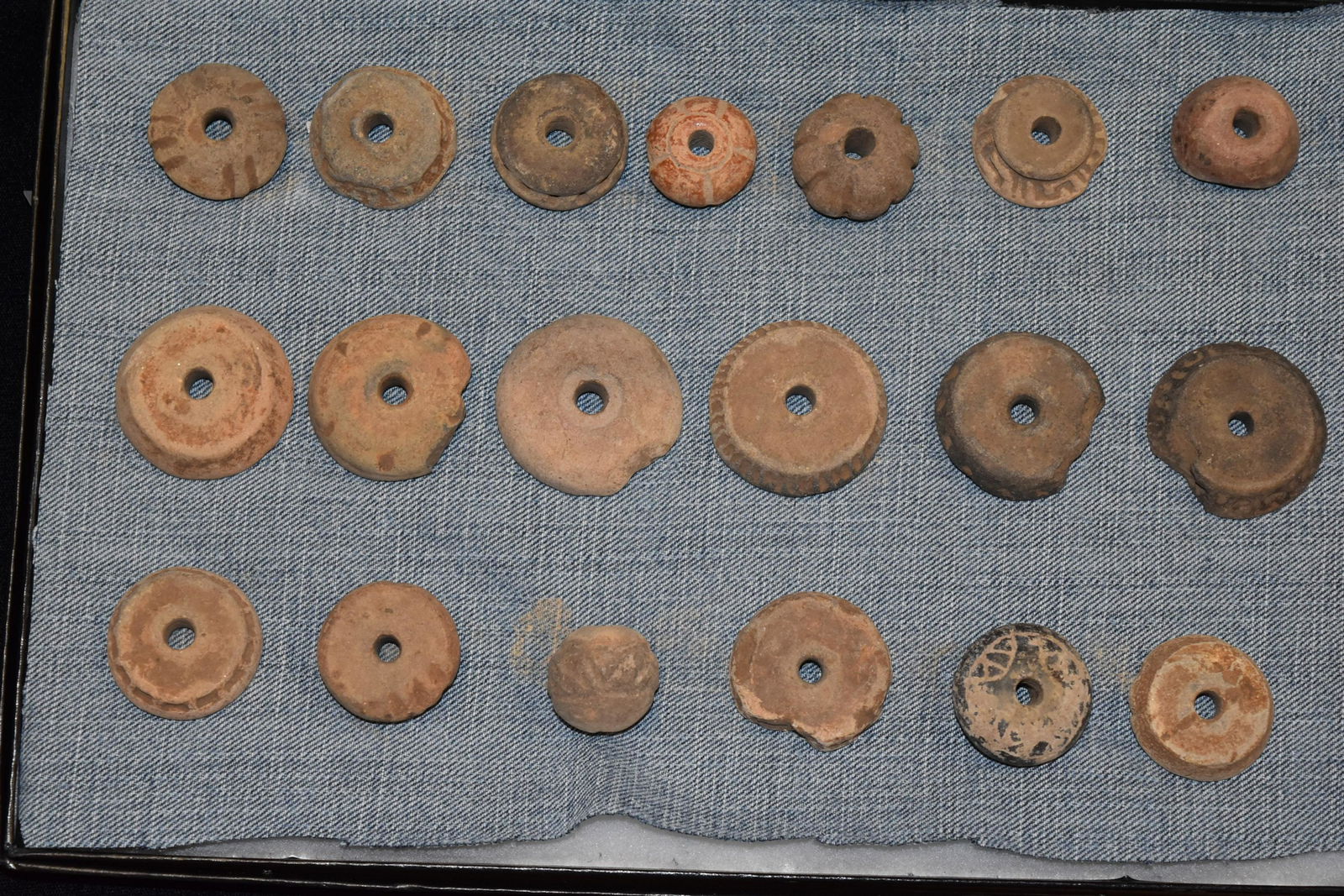 19 Pottery Whirl Beads, 7/8" to 1 5/8", Pre Columbian (1 of 3)