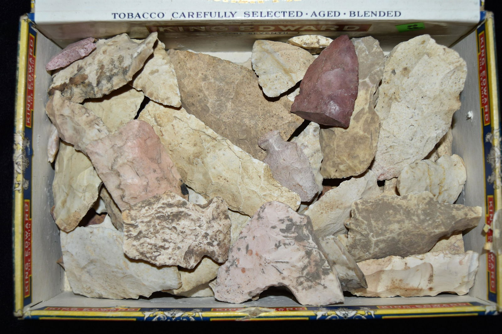 Lot of arrowheads in old cigar box (1 of 2)