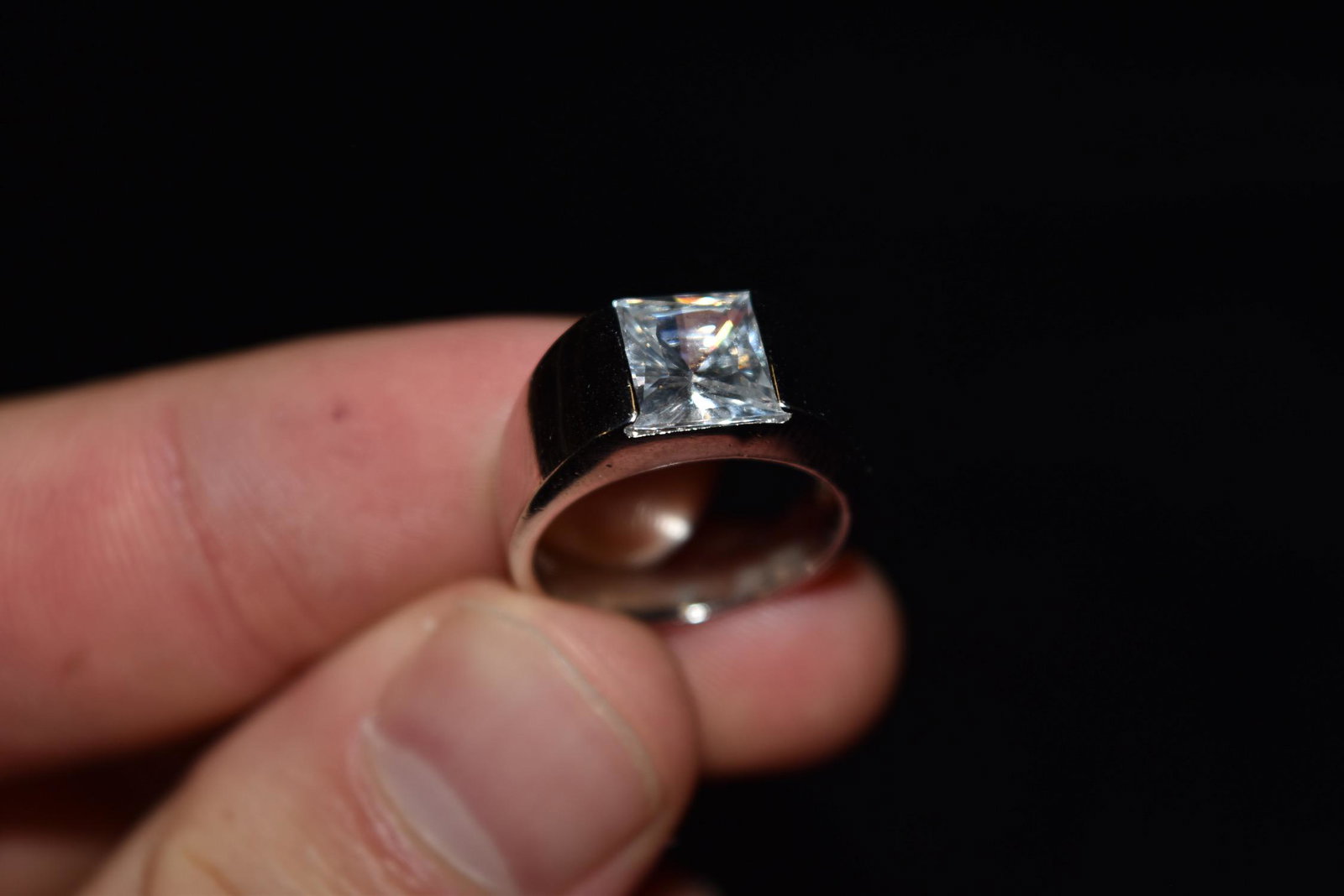 2 1/2 cT Cubic Zirconia Sterling Silver Ring, Size 6: 2 1/2 cT Cubic Zirconia Sterling Silver Ring, Size 6