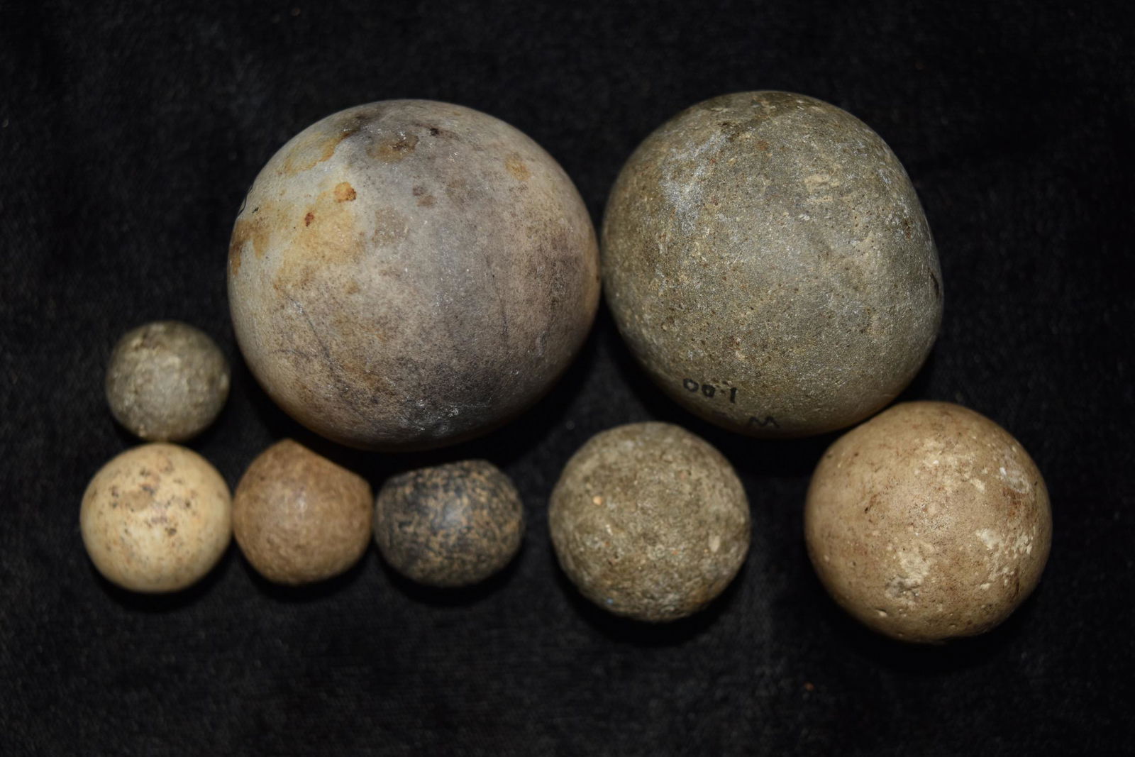 Lot og Game Balls or Marbles (1 of 3)