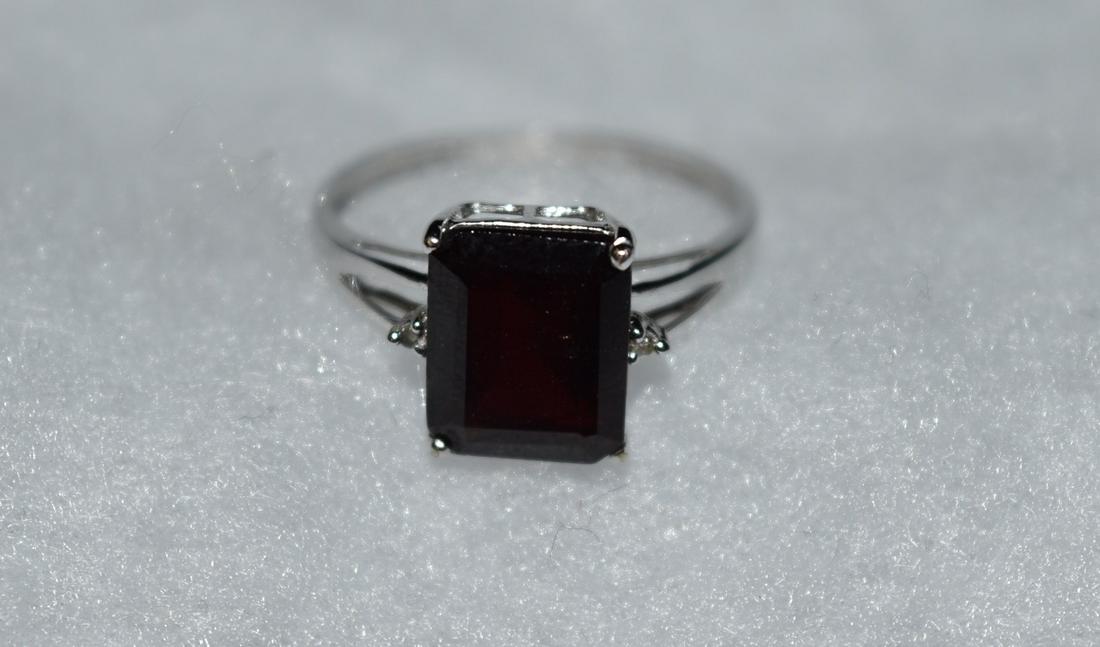 3.64 ct Garnet and 2 small diamonds in 10k Gold Ring, (1 of 5)