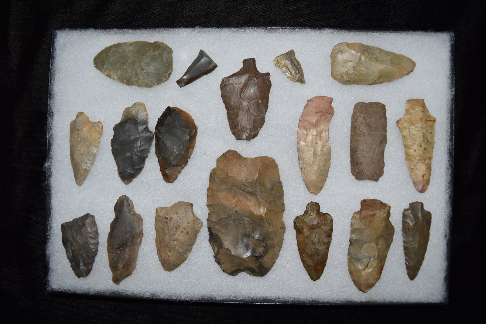 Lot of Approximately 18 Arrowheads, Central Kentucky (1 of 6)