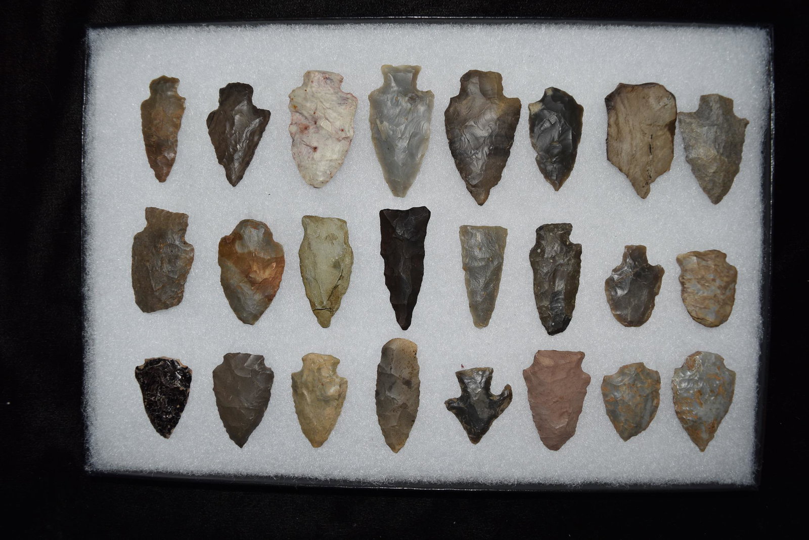 Lot of Approximately 24 Arrowheads, Central Kentucky (1 of 6)