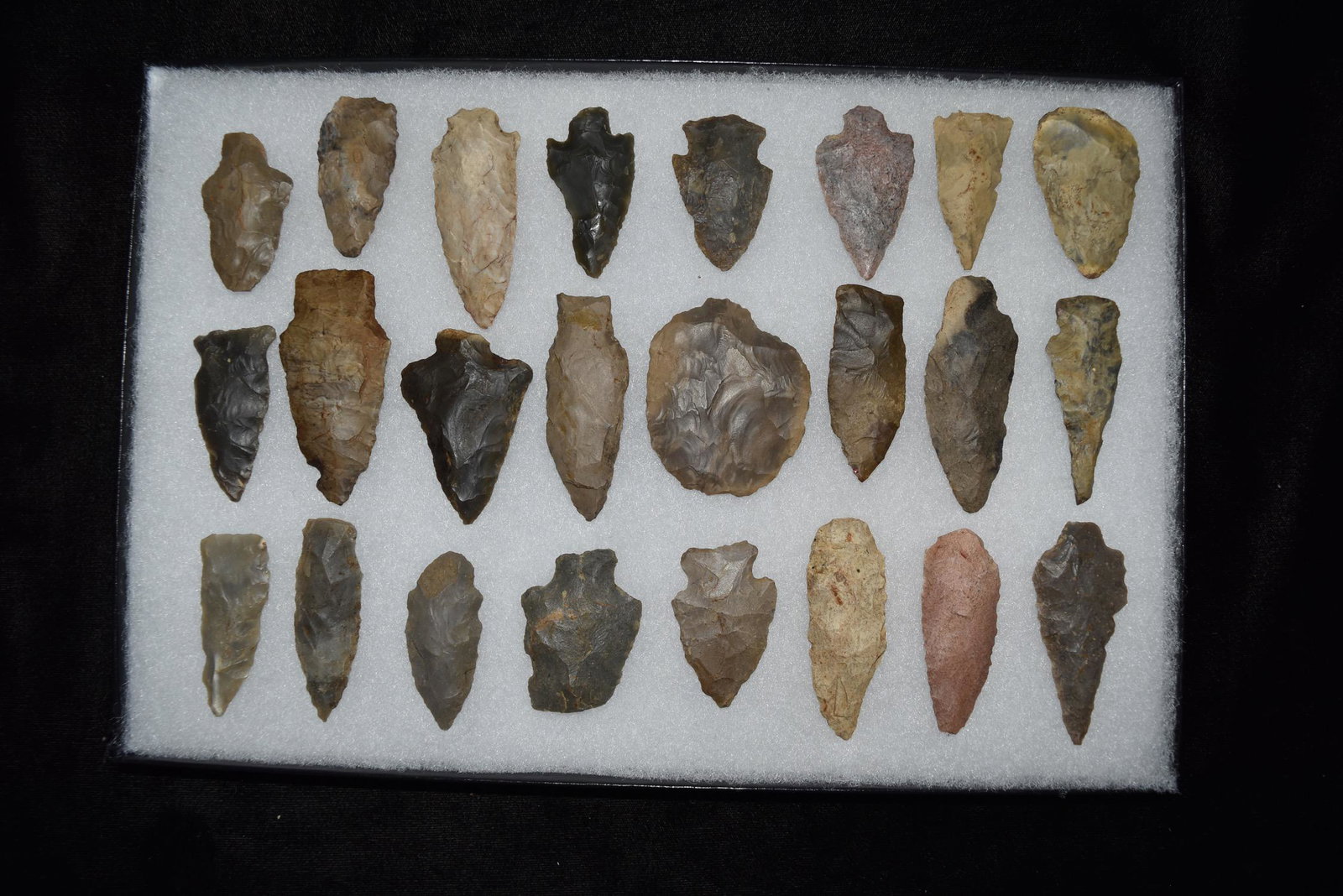 Lot of Approximately 24 Arrowheads, Central Kentucky (1 of 6)