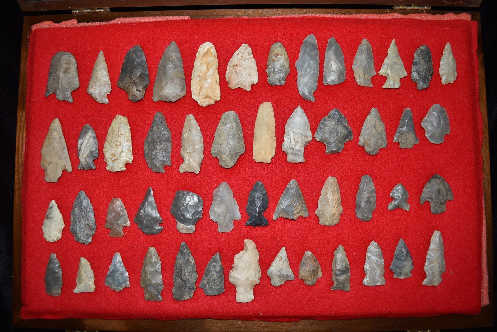 Lot of Approximately 50 Kentucky Arrowheads (1 of 6)