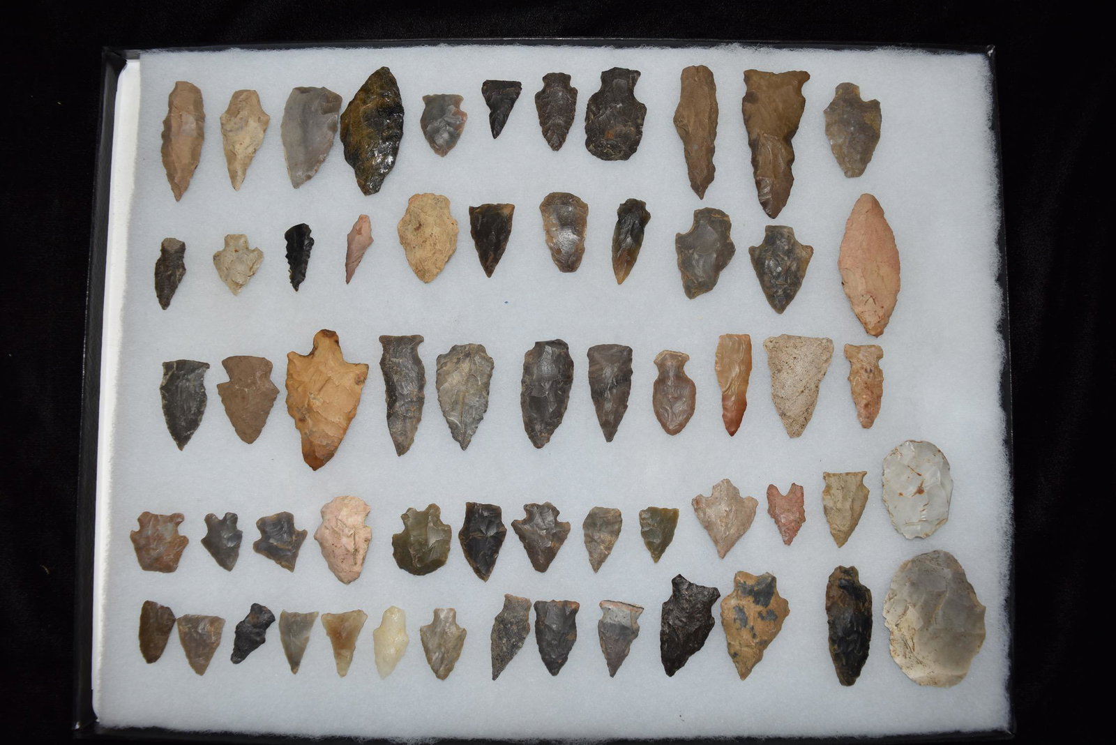 Lot of Approximately 60 Kentucky Arrowheads (1 of 8)