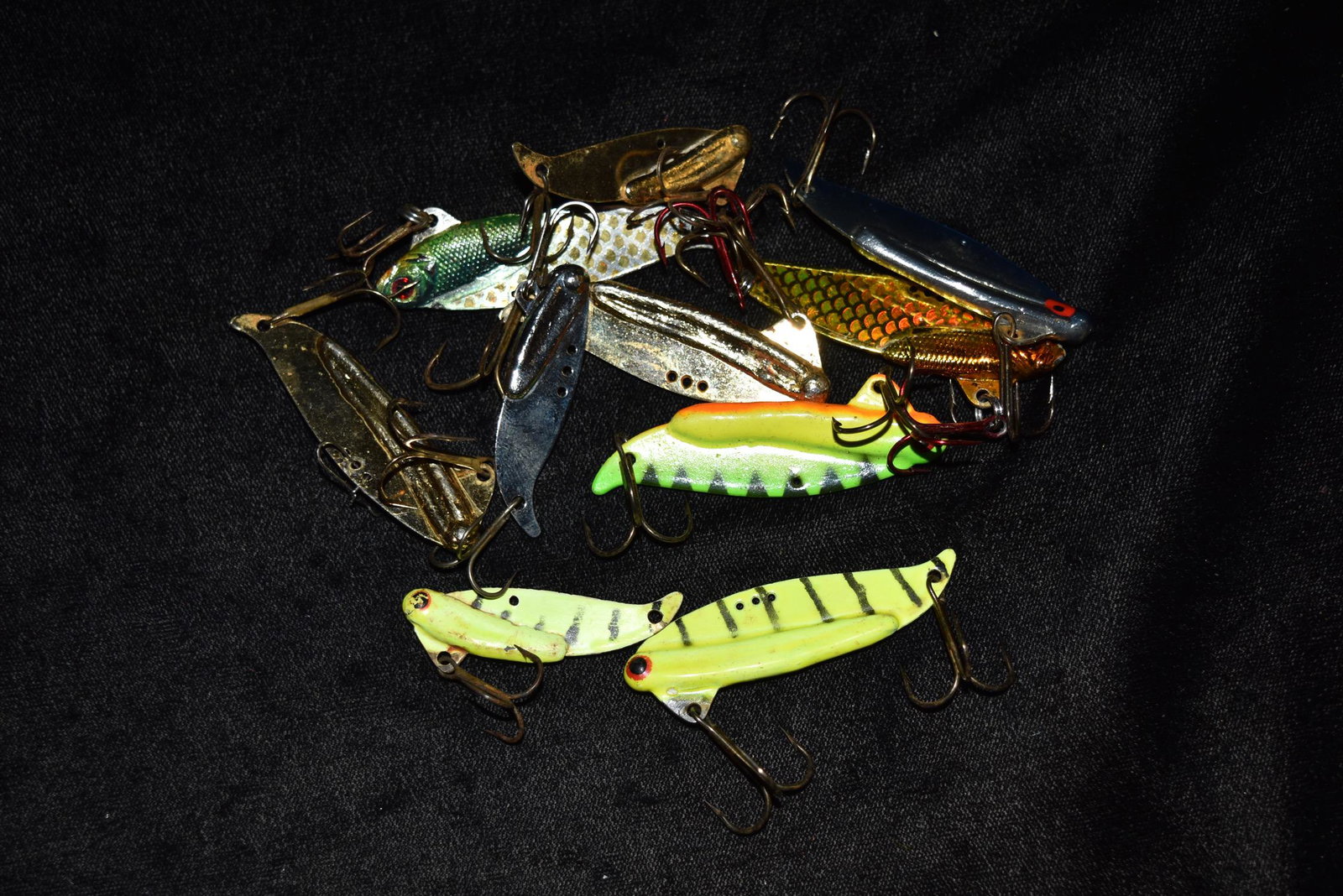 Lot of 10 Unmarked Sonar Assorted Size & Color Vintage: Lot of 10 Unmarked Sonar Assorted Size & Color Vintage Fishing Lures
