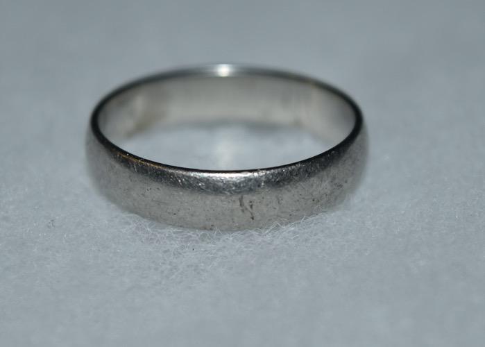 7 g Platinum Wedding Band, Marked F4PT950: 7 g Platinum Wedding Band, Marked F4PT950