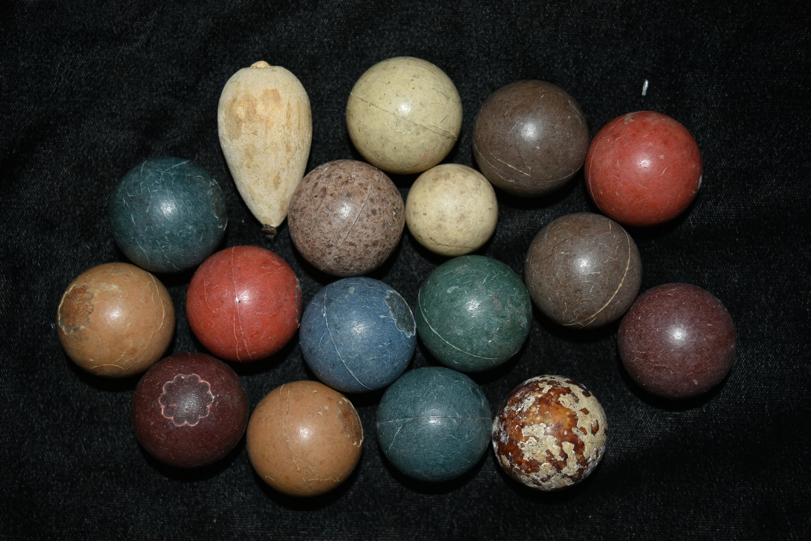 Vintage Marbles averaging 1 1/8" across: Vintage Marbles averaging 1 1/8" across