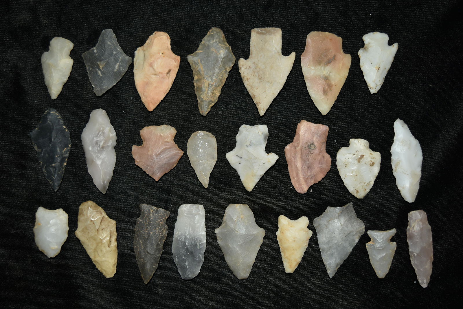 Lot of Approximately 24 Novaculite Points, Yell Co, (1 of 6)