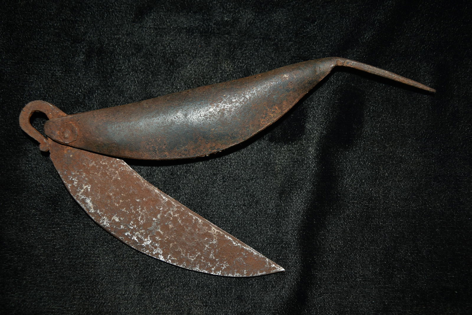 8 1/4" Folding Knife in Fish Shape, 1800s (1 of 5)