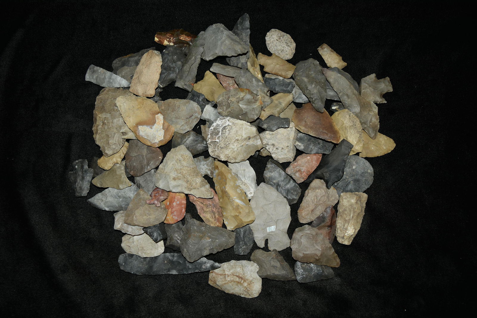 Lot of Approximately 100 Common Points/Arrowheads, (1 of 5)