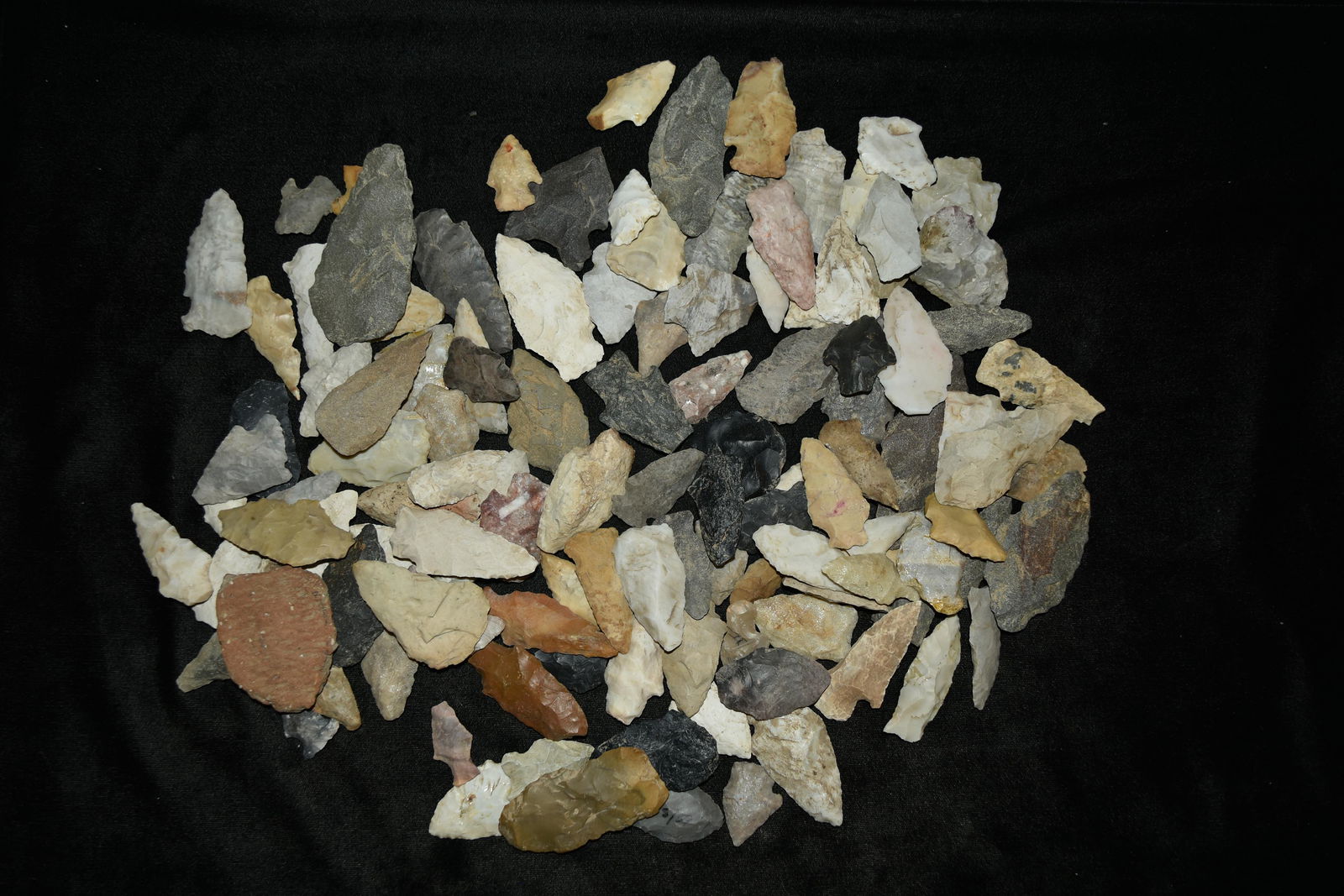 Lot of Approximately 100 Common Points/Arrowheads, (1 of 6)
