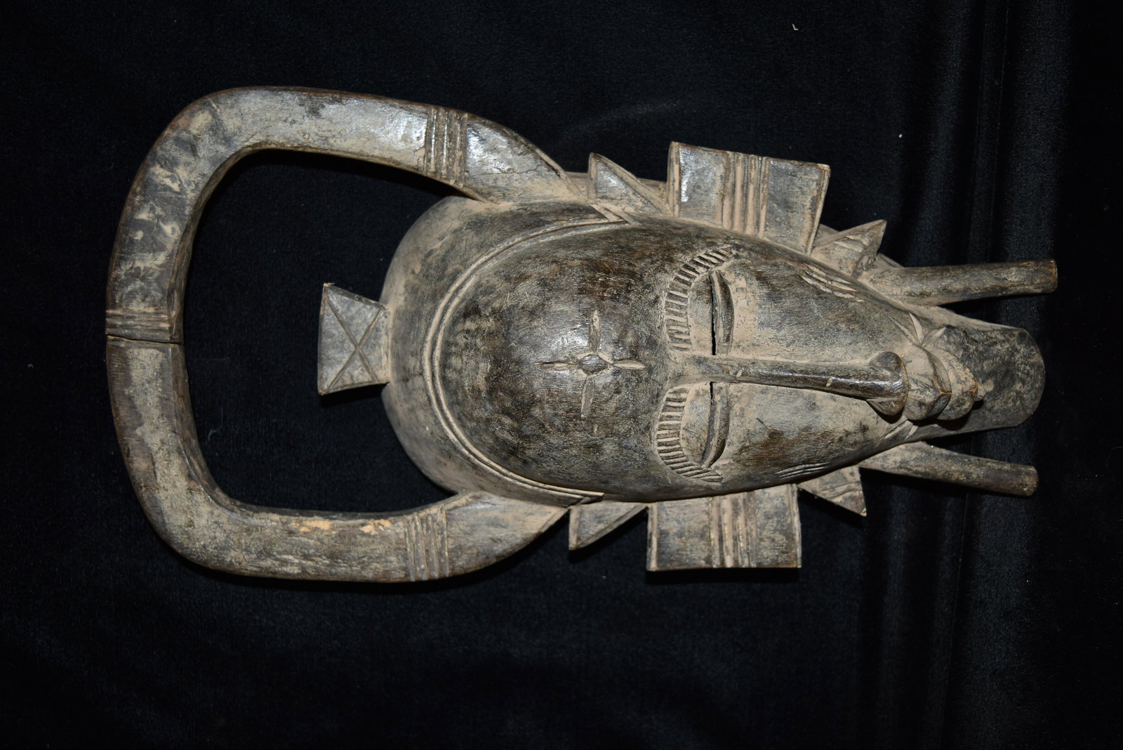 13 3/4" African Wooden Mask: 13 3/4" African Wooden Mask
