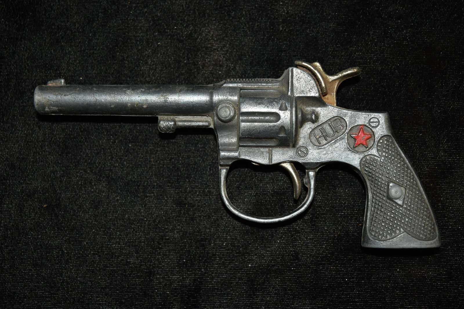 Vintage 1940's Hubley Hub Diecast Cap Gun: Vintage 1940's Hubley Hub Diecast Cap Gun