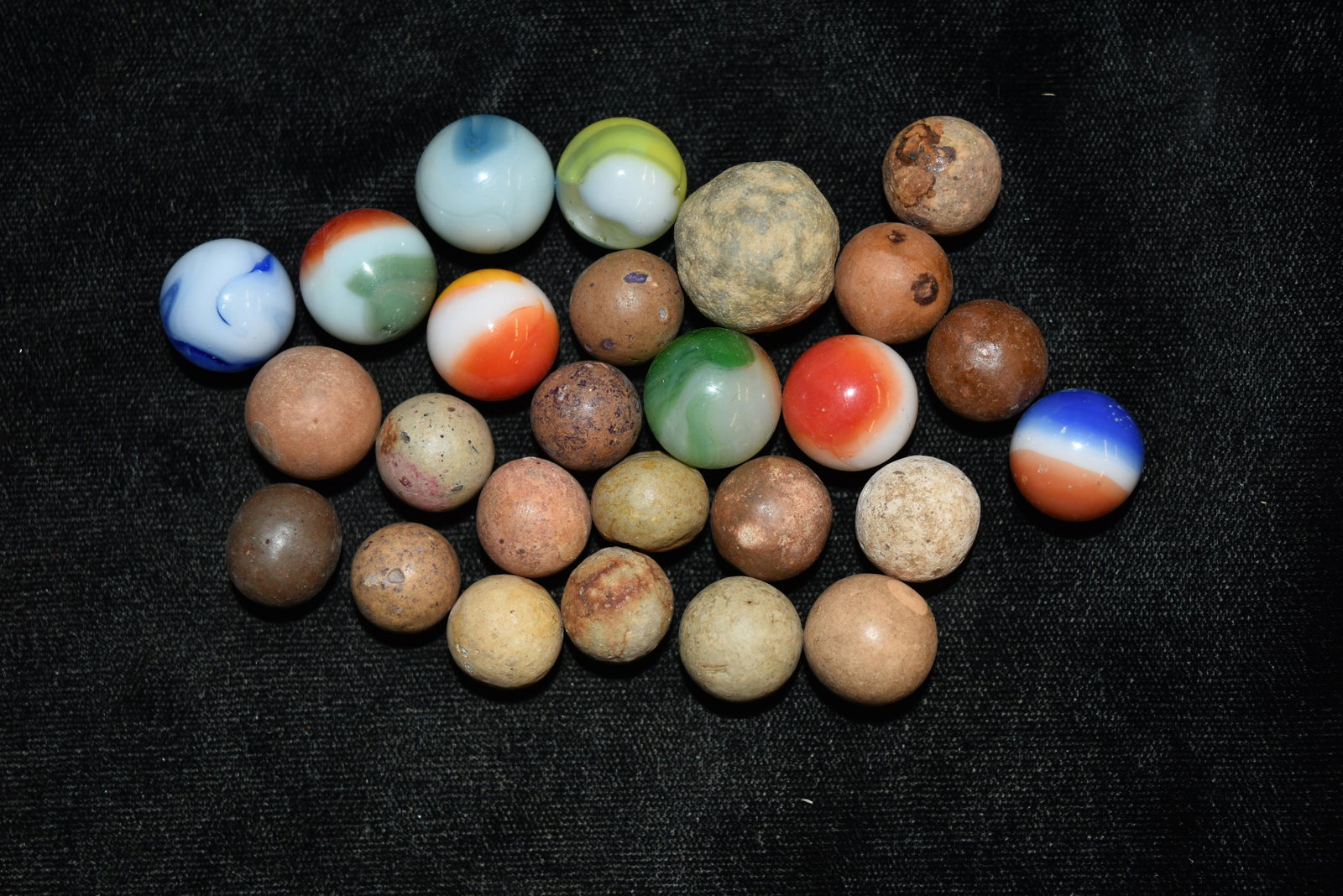 Lot of Vintage Marbles: Lot of Vintage Marbles