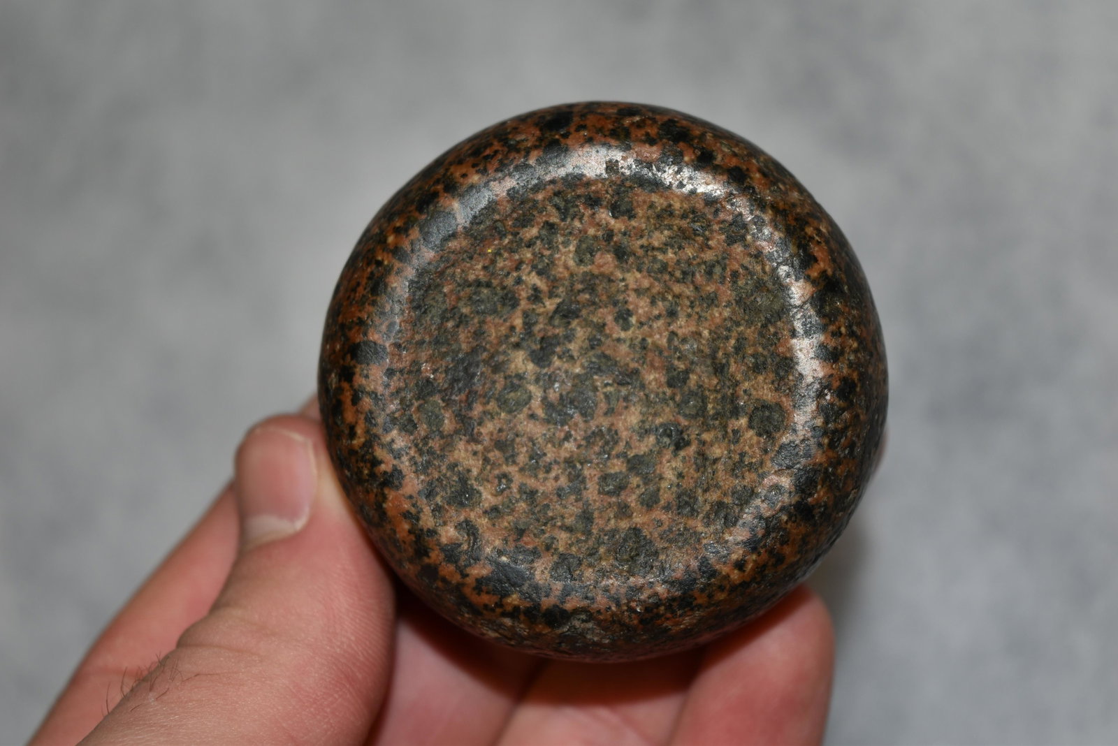 2 3/8" Jersey Bluff Discoidal, Ex Glenn Leesman L1004,: 2 3/8" Jersey Bluff Discoidal, Ex Glenn Leesman L1004, Ex Ken Patterson, Fulton Co, Illinois, Arrowhead, Native American Artifact
