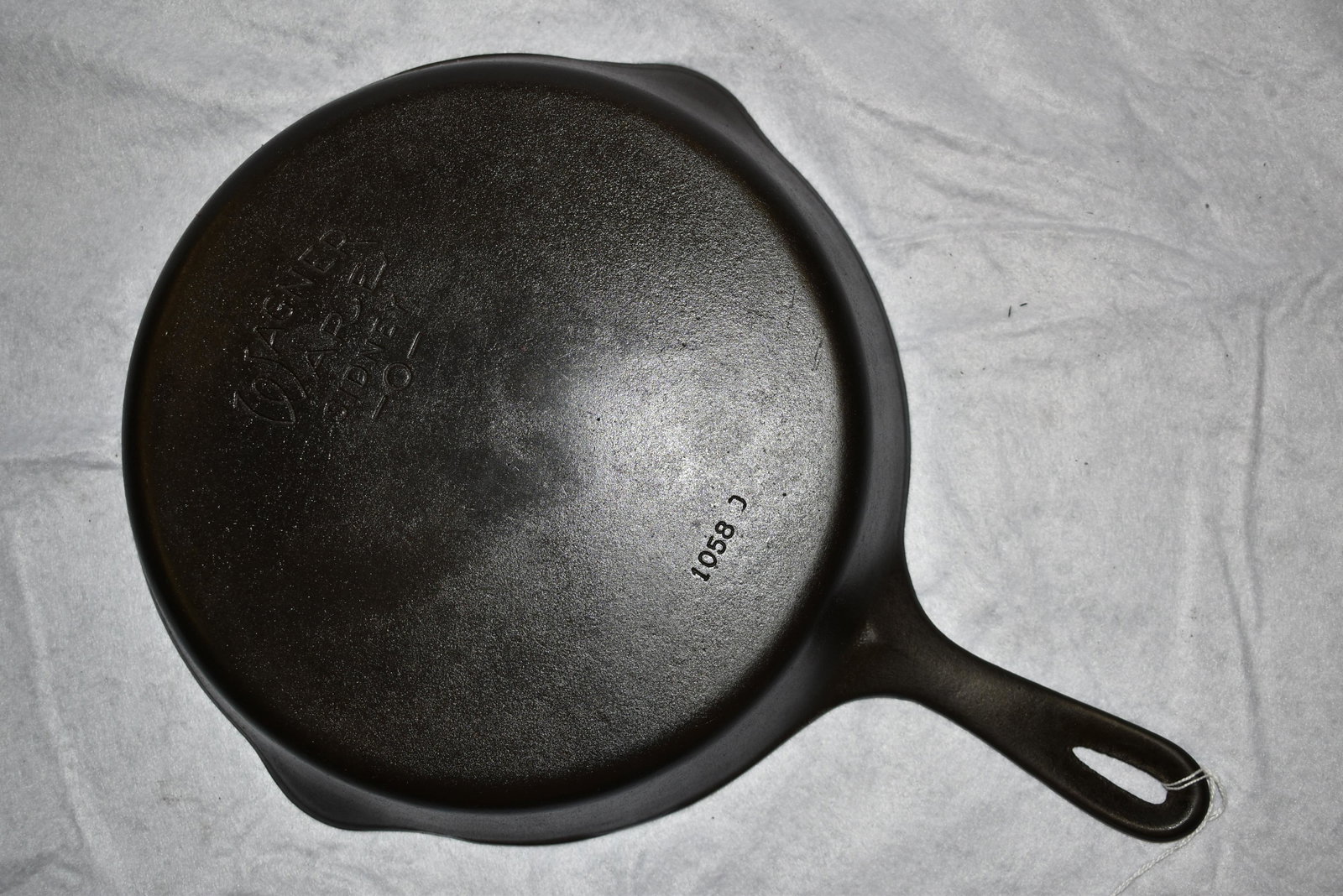 #8 Wagner Smooth Bottom 1058 Cast Iron Skillet, Vintage: #8 Wagner Smooth Bottom 1058 Cast Iron Skillet, Vintage Cast Iron Skillet Cookware