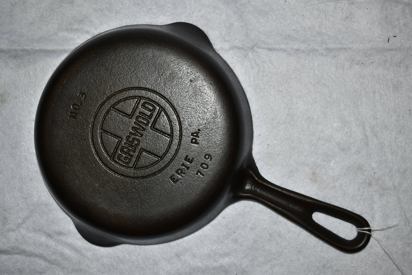 #3 Griswold Medium Logo, Grooved Handled Cast Iron: #3 Griswold Medium Logo, Grooved Handled Cast Iron Skillet, Vintage Cast Iron Skillet Cookware