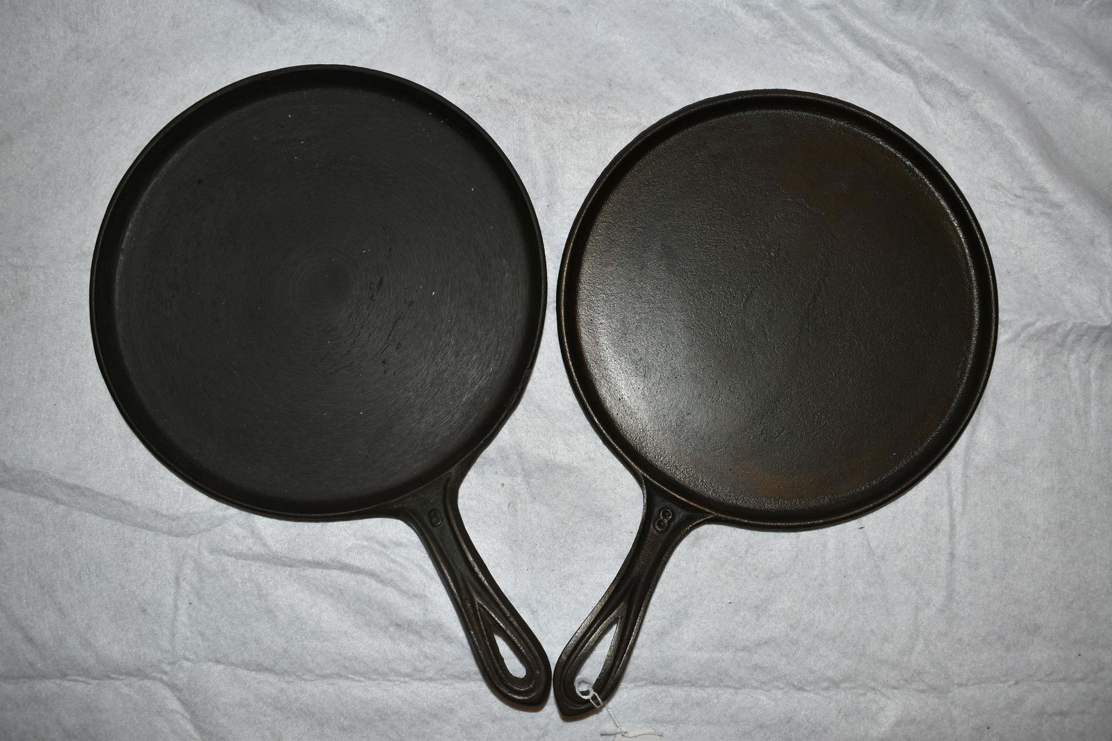 Lot of 2 #8 Gatemark Fancy Handled Griddles, Vintage (1 of 7)