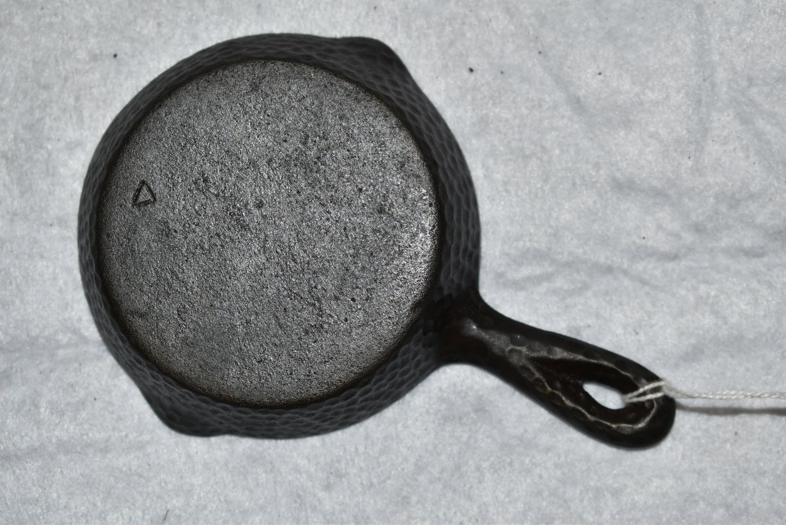 Lodge Hammered Toy Cast Iron Skillet, Vintage Cast Iron: Lodge Hammered Toy Cast Iron Skillet, Vintage Cast Iron Skillet Cookware