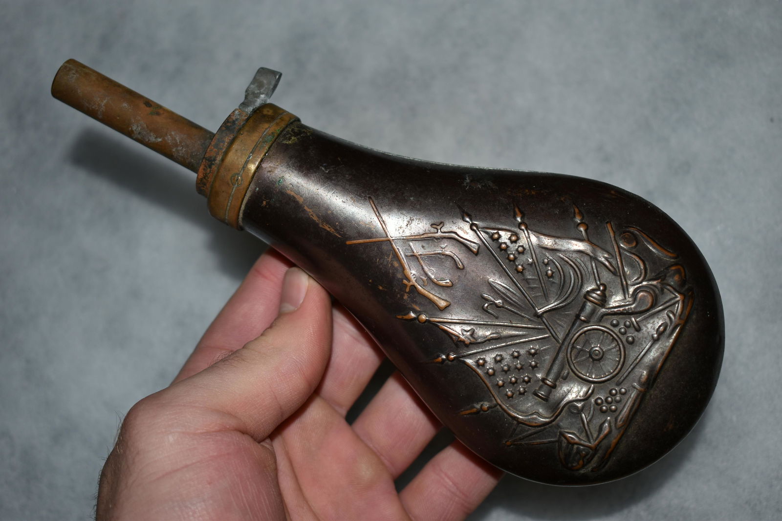 Embossed Civil War Powder Flask, Raised cannon muskets (1 of 7)