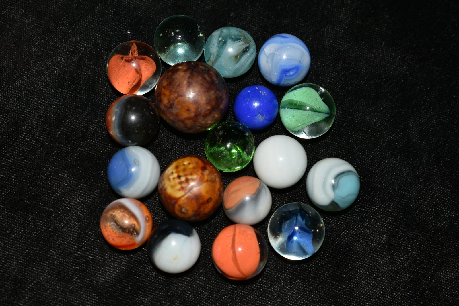Lot of 17 Vintage Marbles: Lot of 17 Vintage Marbles