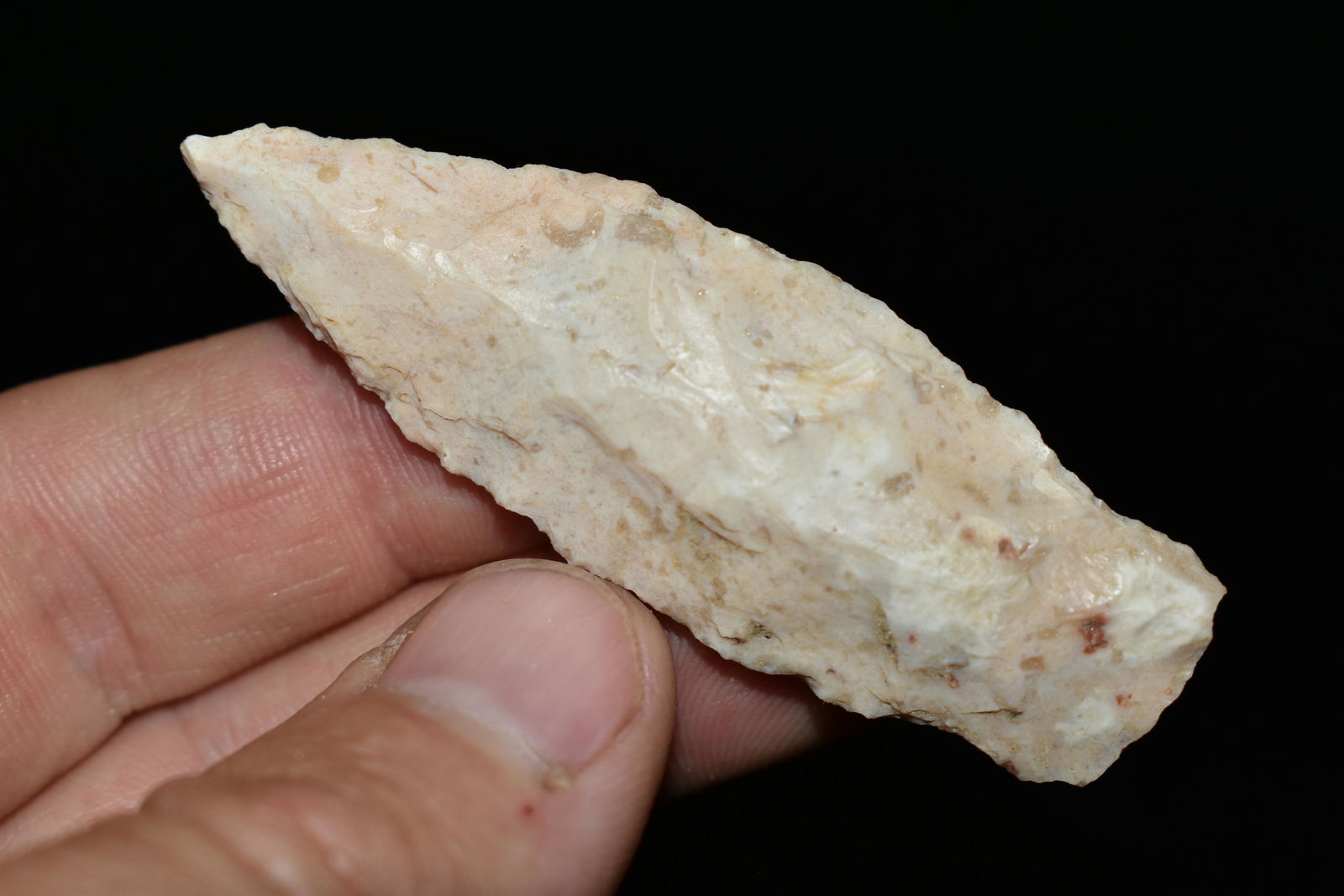 2 1/2" Fish Spear, Fine Burlington Chert, This: 2 1/2" Fish Spear, Fine Burlington Chert, This collection was found in Knox County Missouri near the town of Edina, Private Collection. Nearly all Creek found in the last 10 years, Authentic Native Am