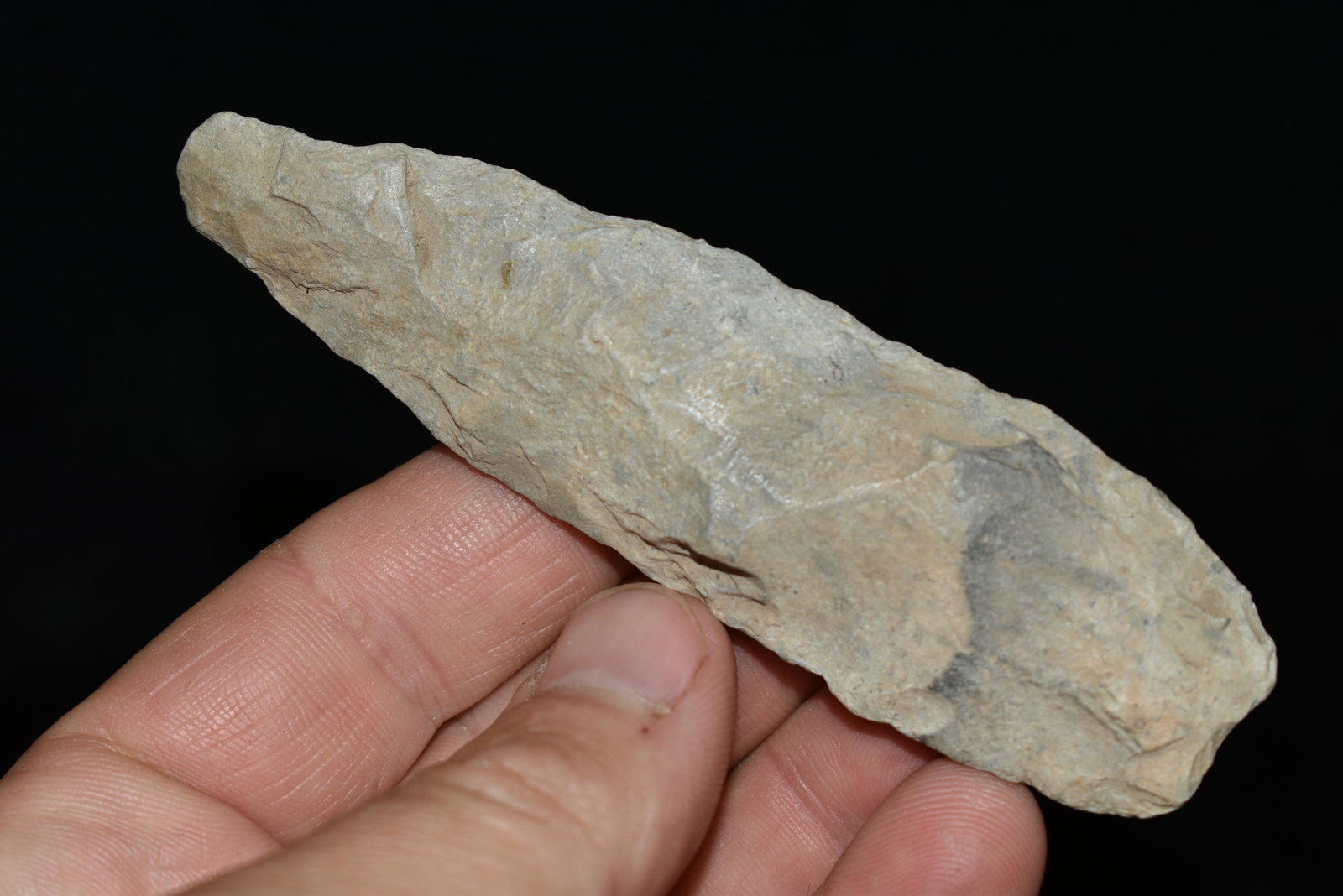 4" Paleo Knife, This collection was found near the town: 4" Paleo Knife, This collection was found near the town of Falls City Nebraska, They are nearly all manufactured out of Florence Chert, Private Collection, Authentic Native American Arrowhead, Artifac