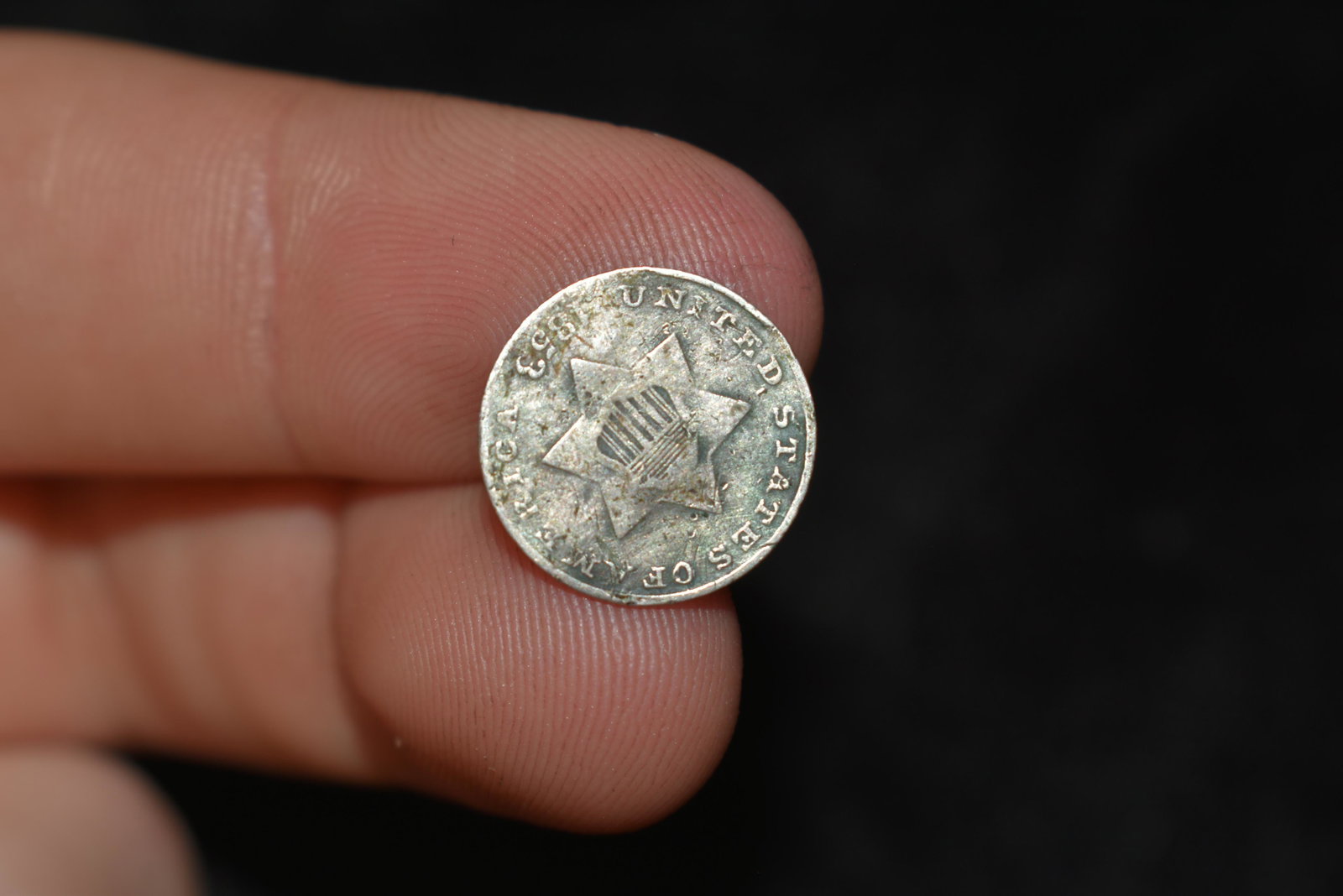 1853 THREE CENT SILVER, EARLY US COIN: 1853 THREE CENT SILVER, EARLY US COIN