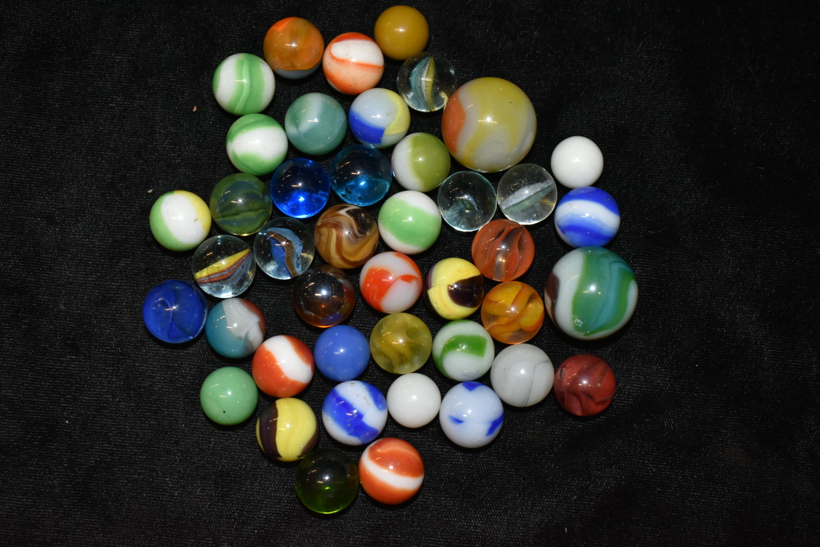 LOT OF VINTAGE MARBLES: LOT OF VINTAGE MARBLES