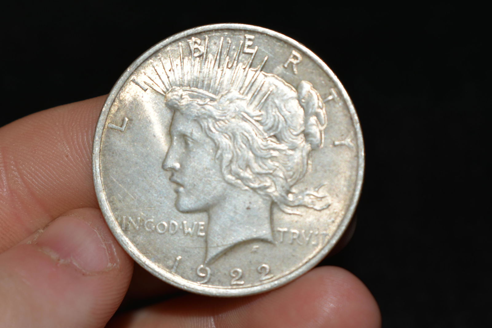 1922 uncirculated peace dollar. Please use (1 of 2)