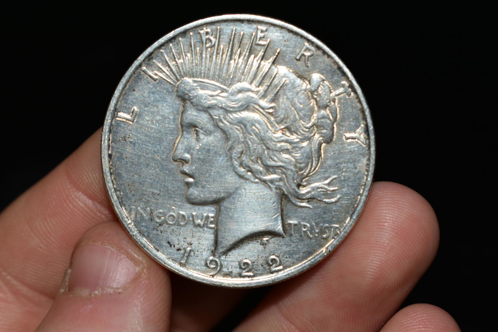 1923 uncirculated peace dollar. Please use photos (1 of 2)