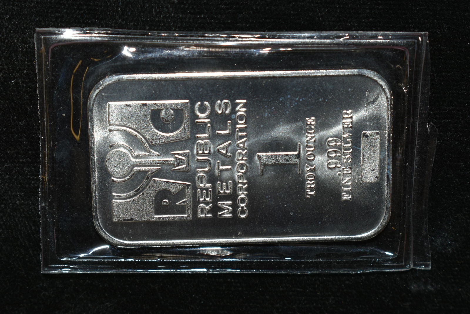 1 troy ounce .999 fine silver bar in original unopened (1 of 2)