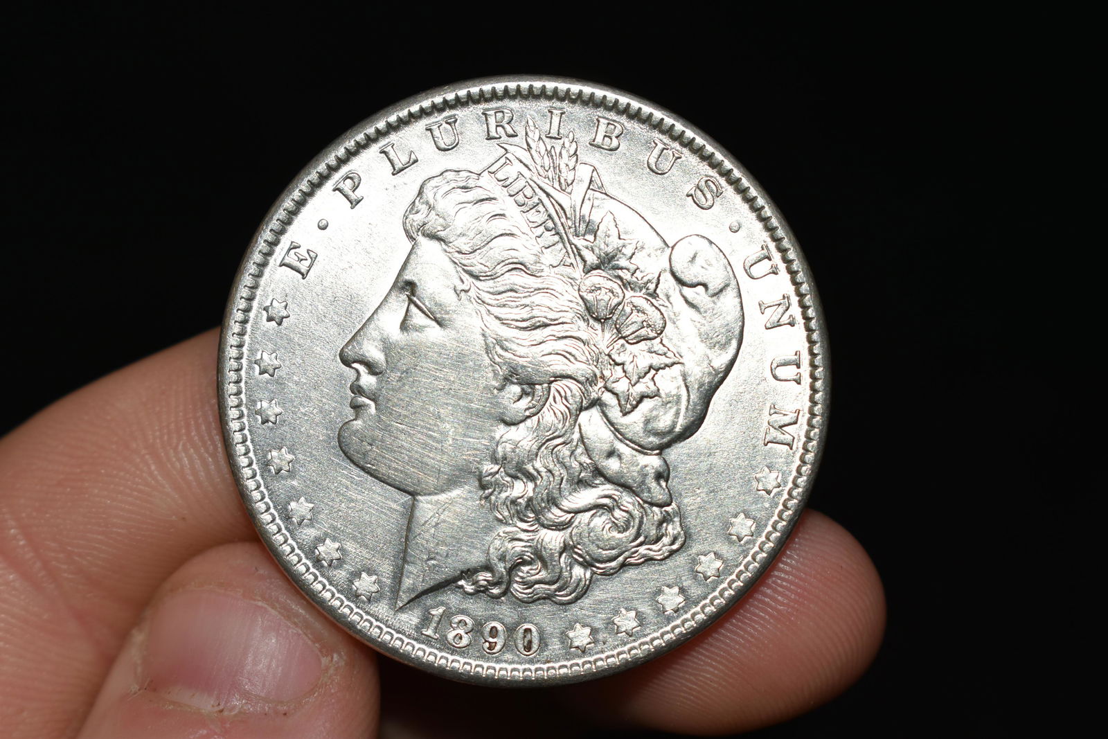 High grade 1890 Morgan silver dollar. Please use (1 of 2)